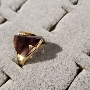 Beautiful gold tone ring with purple stone. Sz 5